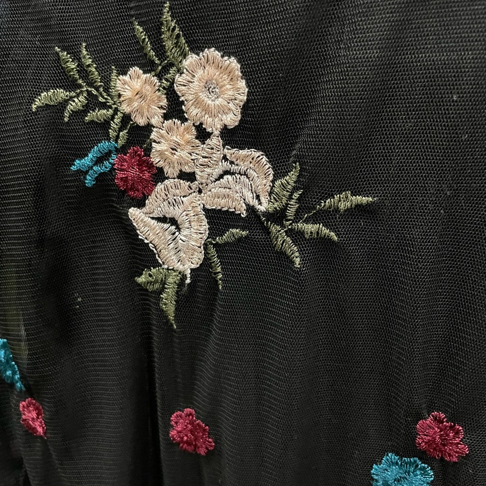 Hollister Black Sheer Floral Embroidered Overlay Sheath Dress Sz XS - Picture 7 of 7